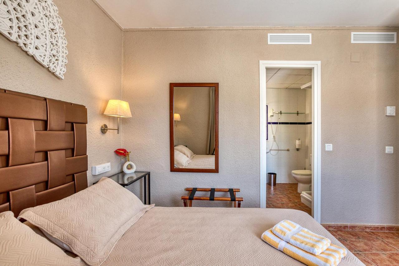 La Fonda Bed & Breakfast Кадакес Екстериор снимка