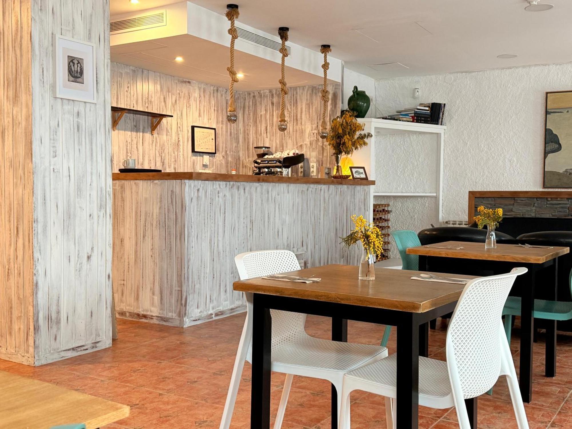 La Fonda Bed & Breakfast Кадакес Екстериор снимка