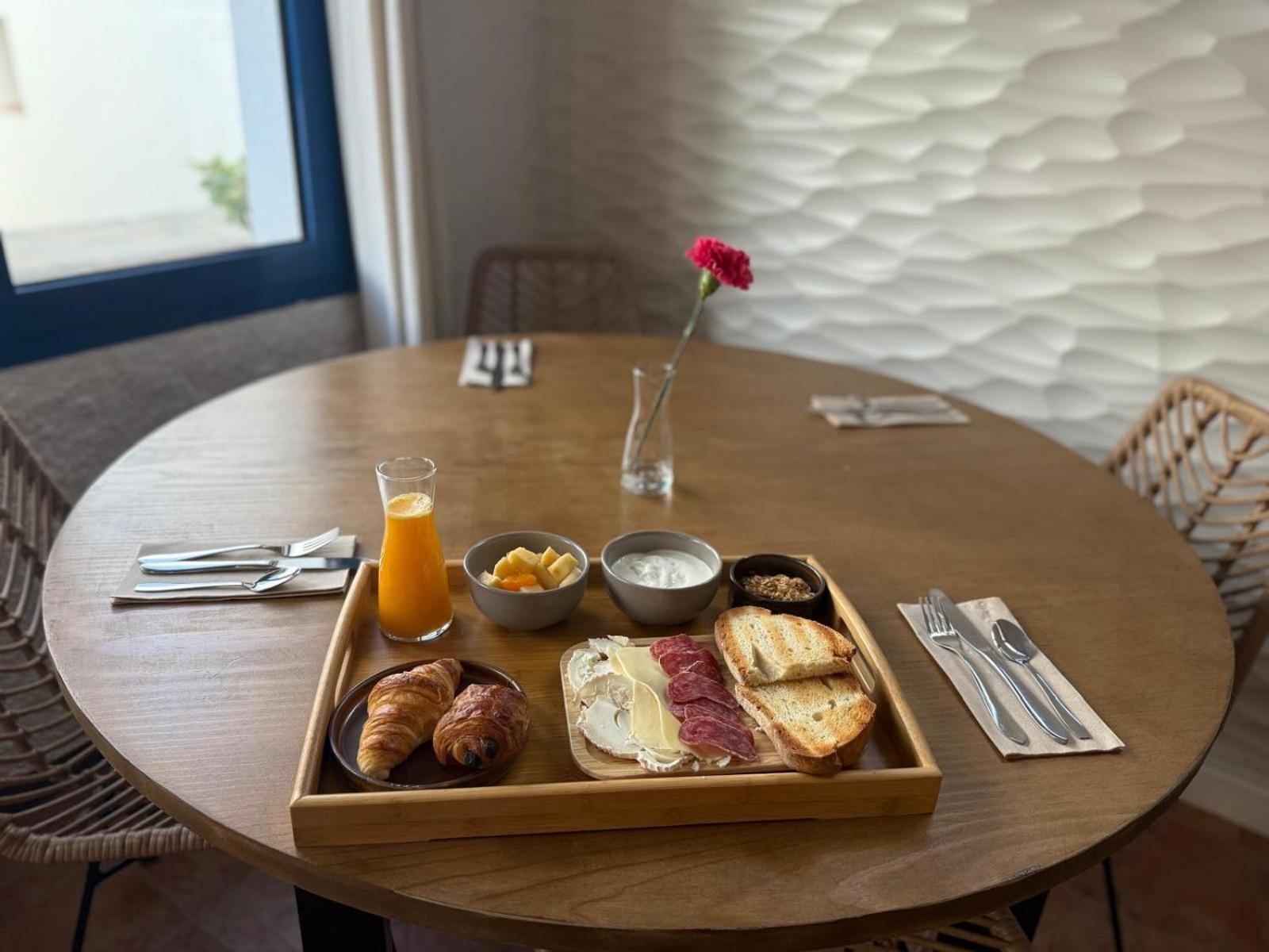 La Fonda Bed & Breakfast Кадакес Екстериор снимка