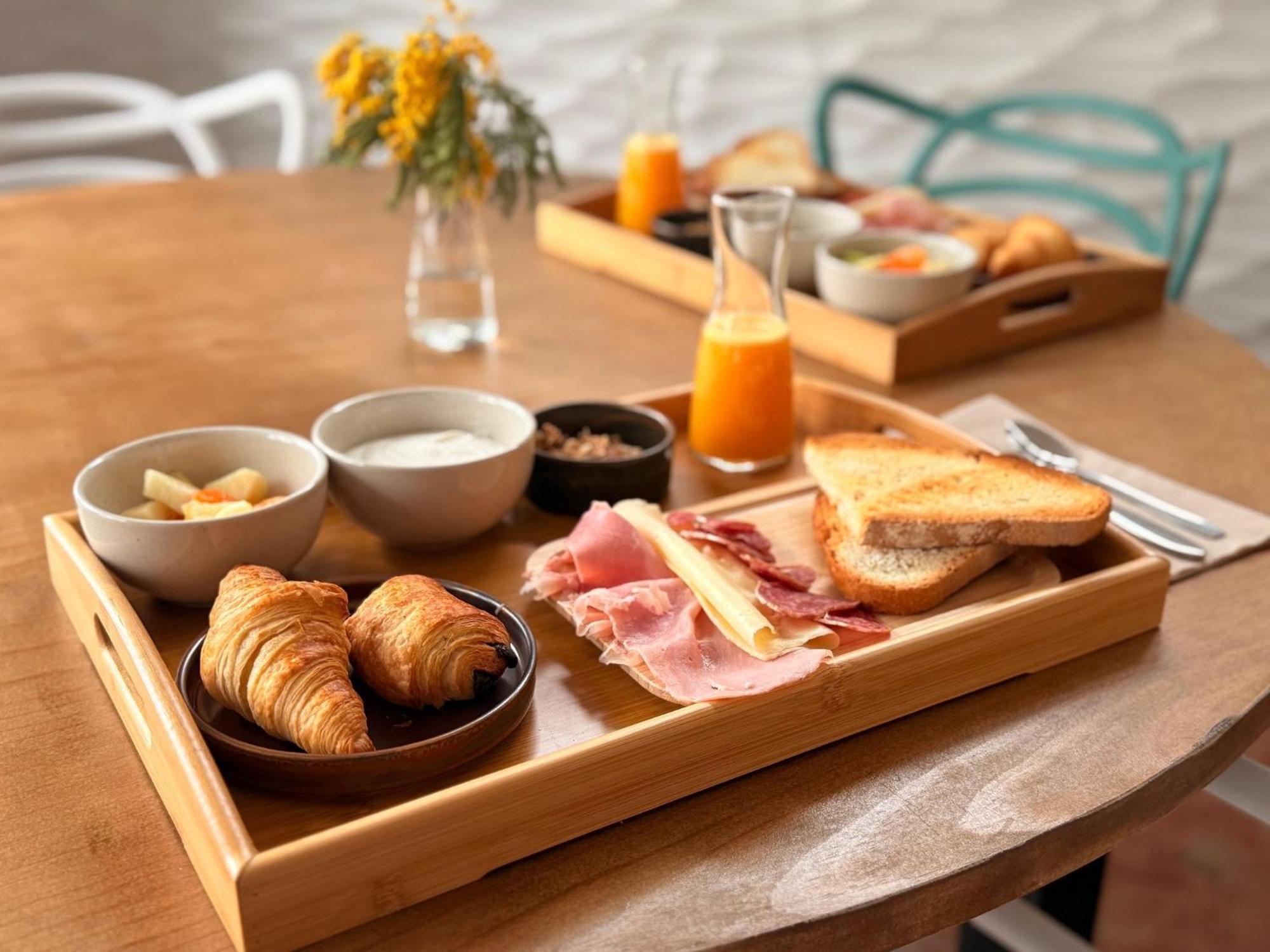 La Fonda Bed & Breakfast Кадакес Екстериор снимка