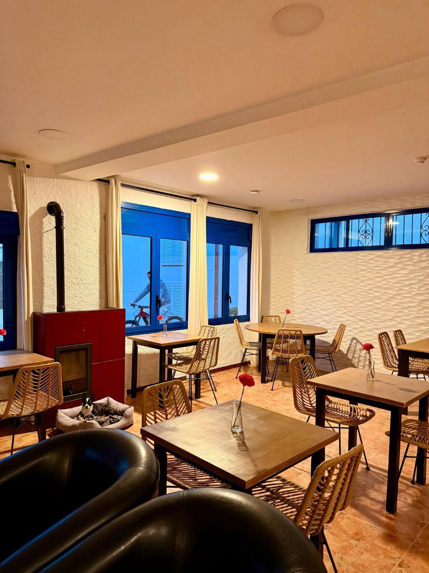 La Fonda Bed & Breakfast Кадакес Екстериор снимка